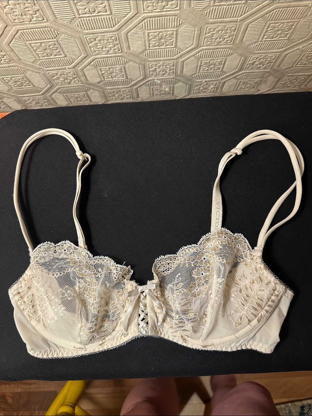 Victoria's Secret Ivory Lace Underwire Bra with Floral Embroidery